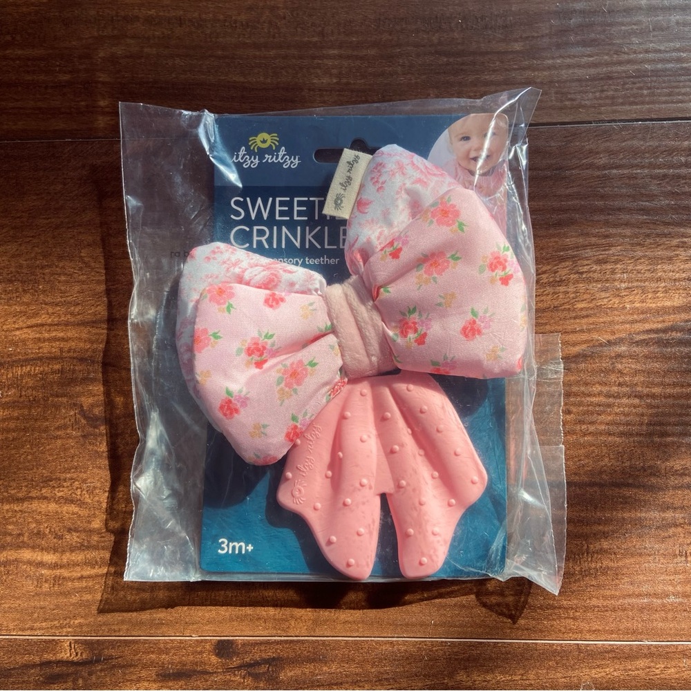 NEW Itzy Ritzy Sweetie Crinkle Bow Silicone Sensory Teether Toy